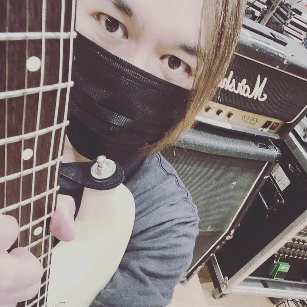 本城聡章のインスタグラム：「今年初（なんと！？）の筋少リハーサル🎸久しぶりの爆音気持ち良し😉 #筋肉少女帯 #KingShow #本城聡章」