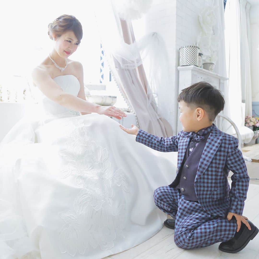 CLAIREのインスタグラム：「小さなジェントルマン🎩 ・ @clairebridalstudio」