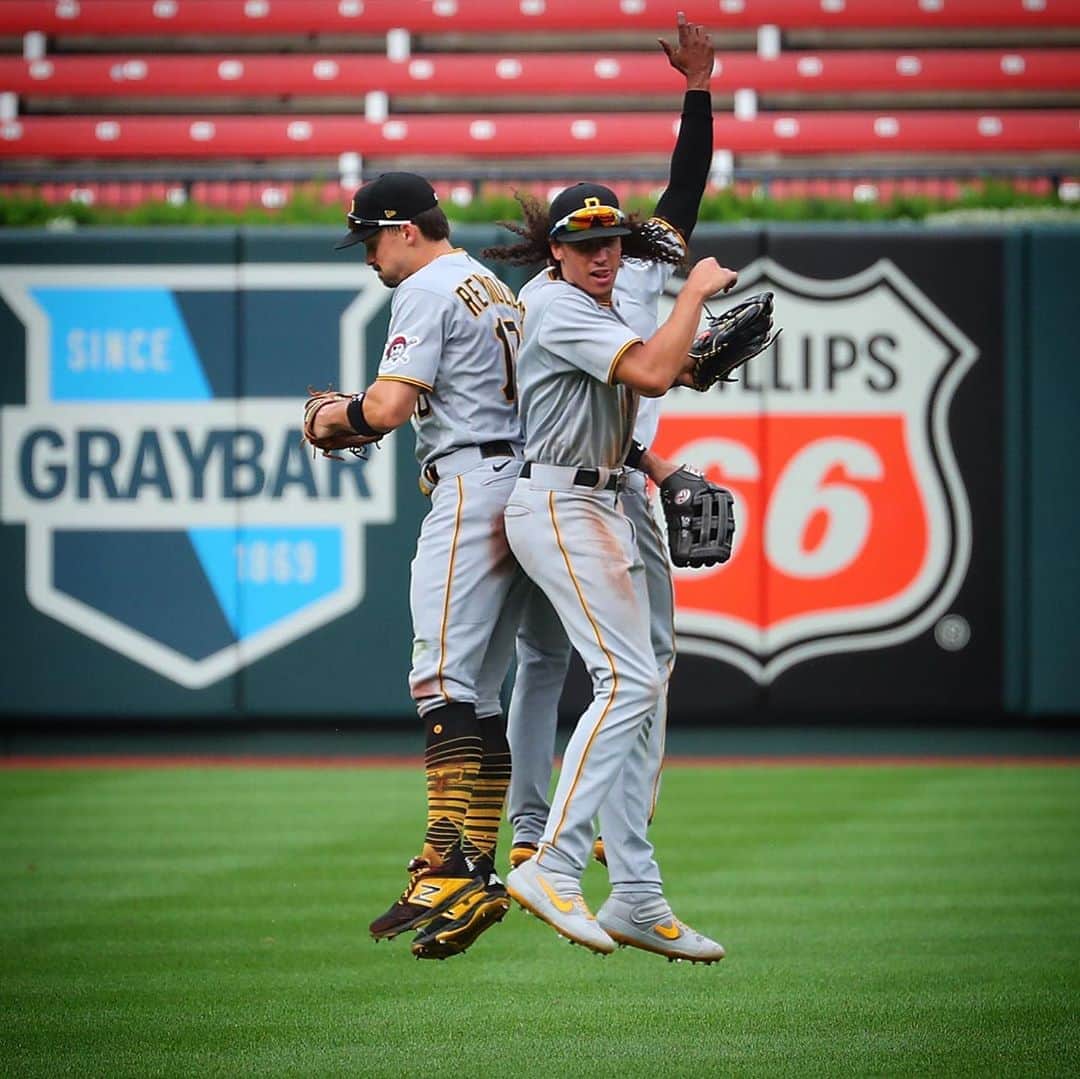 ピッツバーグ・パイレーツのインスタグラム：「Sweep it. #RaiseIt」