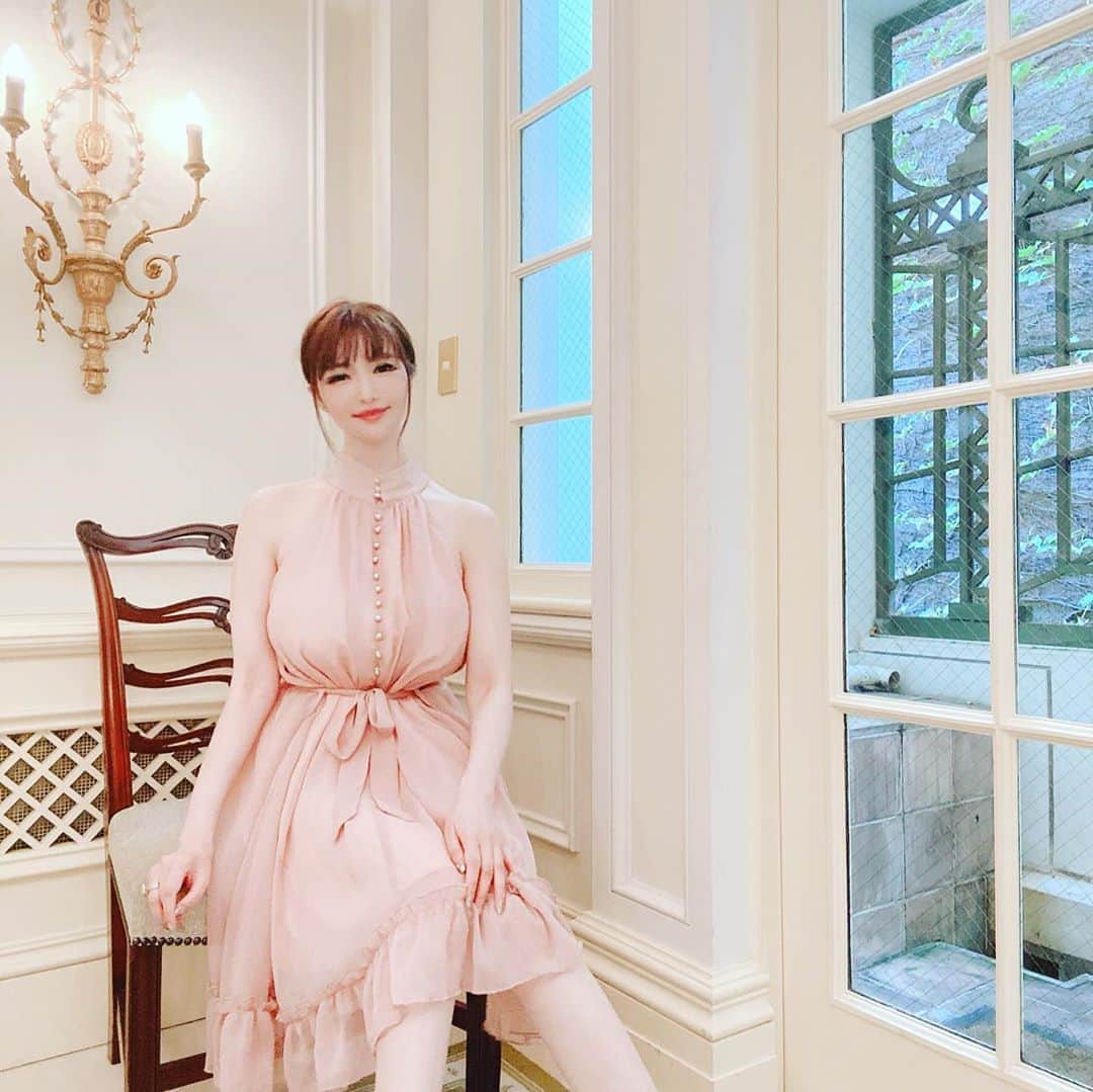 森下悠里さんのインスタグラム写真 - (森下悠里Instagram)「@lily_closet.store  大好きなモーヴピンクのワンピ - 透け感が好き✨ - 華奢に見せてくれるデザインも 嬉しいなぁ😌💓 - #lilycloset #op #dress #pink #sheer #occasion」8月28日 10時10分 - yuurimorishita