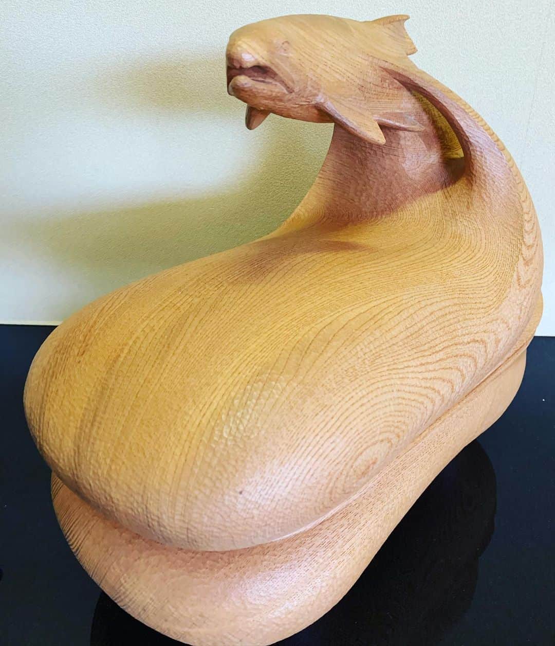 丸山桂里奈さんのインスタグラム写真 - (丸山桂里奈Instagram)「ん？ これは、、、なんだ。  #朝から #謎 #木彫り #木彫りくまのお友達 #どこ出身 #ツルツルの肌 #明日はきっといい日になる #いい意味で #インスタバエ」8月28日 10時04分 - karinamaruyama