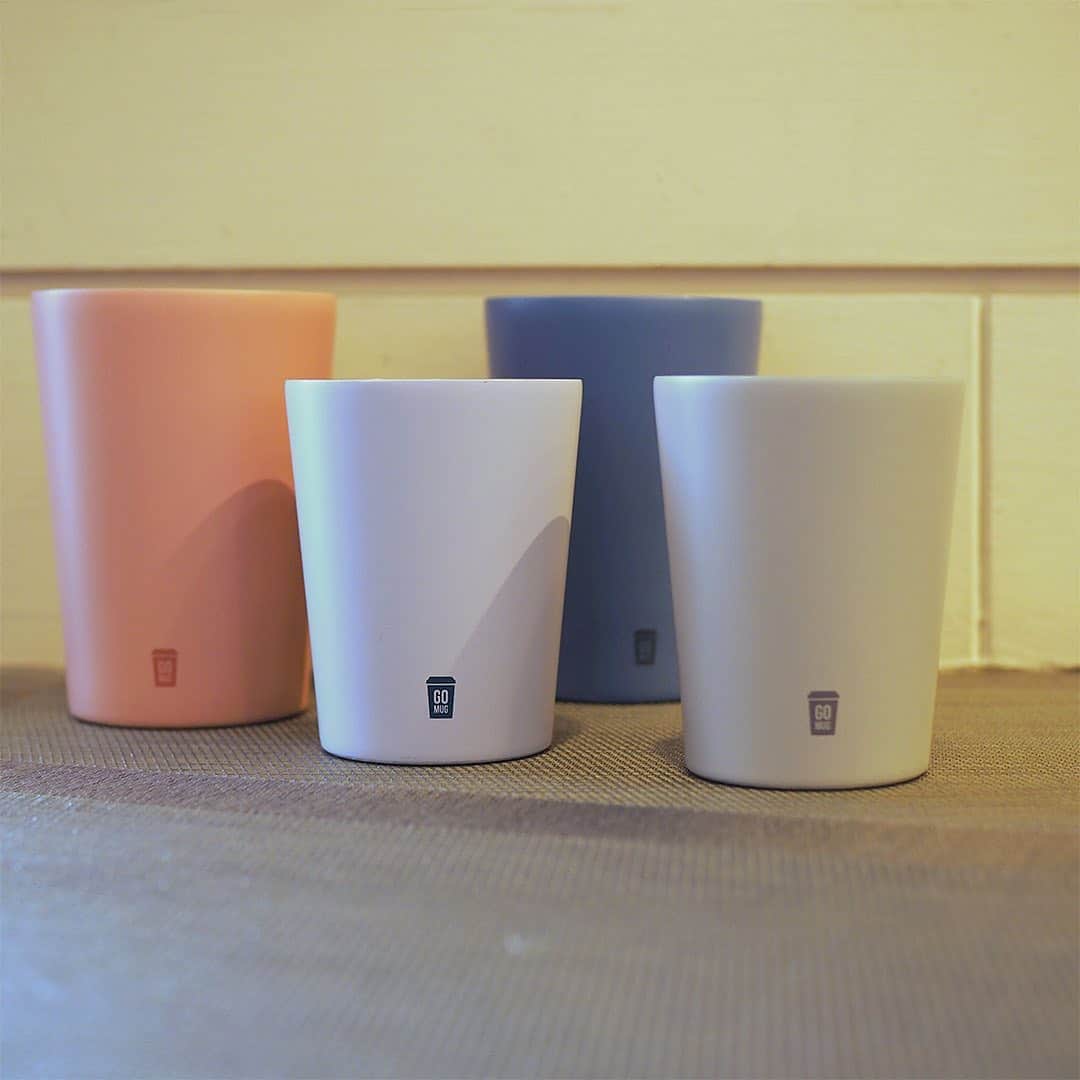 ワンズテラスさんのインスタグラム写真 - (ワンズテラスInstagram)「コンビニのコーヒーがぴったり入るステンレス保温マグ！ おいしい温度を長く楽しめるうえに、デスクが結露で濡れることも防げます♪ 直接コーヒーを入れて保温マグとしても使えます。  GO MUG ステンレスマグ S　各￥1,000＋税 GO MUG ステンレスマグ M　各￥1,200＋税  #コンビニコーヒー #保温マグ #ステンレスマグ #コーヒー #コーヒーブレイク #コーヒー好き #コーヒーのある暮らし #コーヒー部 #コーヒー時間 #マグカップ #テレワーク #デスク周り #ギフト #雑貨 #onesterace #ワンズテラス」8月28日 10時07分 - onesterrace