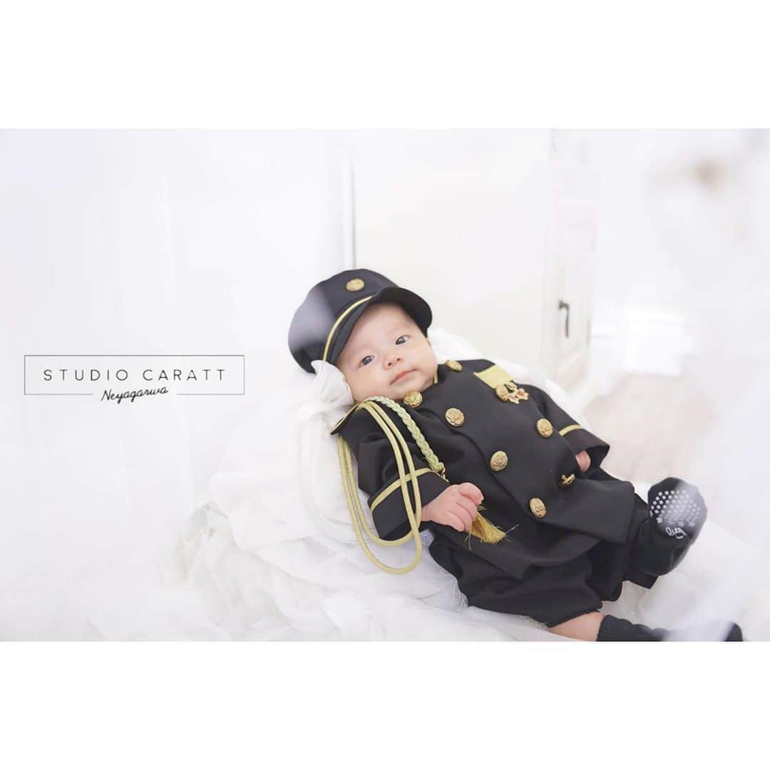 のインスタグラム：「. . 兵隊さん💂🏻‍♂️♡ お目目くりくりでとても可愛かったです♡ . . ❃マタニティ＆ベビーDAY開催中❃ 6月から開催し始めておりましたこちらのキャンペーンも残り１回になりました！ ◎日程：9月9日(水) ◎時間：10:00〜14:00 ◎限定プラン：撮影全カットデータ(30カット以上)パック ◎マタニティ＆ベビーDAYとは：ママと赤ちゃんが安心してご来店頂ける特別な日として、マタニティ撮影・ベビー撮影(5ヶ月〜1歳対象)のお客様を優先的にご予約お取りします♡ 最終日になりますので、ご予約のお問い合わせが増えてきます☺️ お早めのご予約お待ちしております︎︎☺︎ ご不明点ございましたらInstagramからのDM、または寝屋川店までお気軽にお問い合わせ下さいませ︎︎︎︎︎☺︎お待ちしております☆ . スタジオキャラット寝屋川店 TEL：050-8890-0734 営業時間：10:00〜20:00 . . #スタジオキャラット #スタジオキャラット寝屋川 #キャラット #キャラット寝屋川 #フォトスタジオ #フォト #キッズフォトスタジオ #キッズスタジオ #マタニティ #マタニティ撮影 #マタニティフォト #マタニティコーデ #マタニティーライフ #ベビー #ベビー撮影 #ベビーフォト #ベビーのいる生活 #天使のいる生活 #お宮参り #100日祝い #百日祝い #バースデーフォト #バースデー #photo #photography #photooftheday #anniversary」