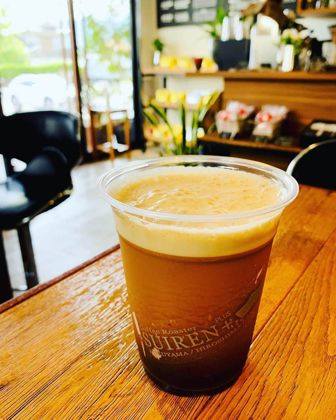 のインスタグラム：「窒素が入っているという ニトロコーヒー☕️✨ 初めて飲んだけど口当たりまろやかで美味しい☺️  #ニトロコーヒー #珈琲 #アイスコーヒー #コーヒー #SUIREN #駅家 #福山市 @suirenplus_coffeeroaster」