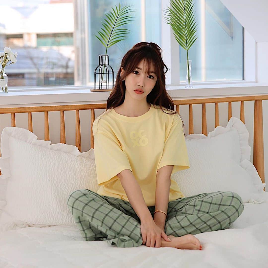 COCO さんのインスタグラム写真 - (COCO Instagram)「시즌 오프 10% 국내주문 @outx.o 10% off last stock!  only a few left of ocxo shirts! and only 3 sets of the pj sets left!!!! 😮  purchase at www.rilaccoco.com @zhzh_official」8月28日 10時21分 - rilaccoco