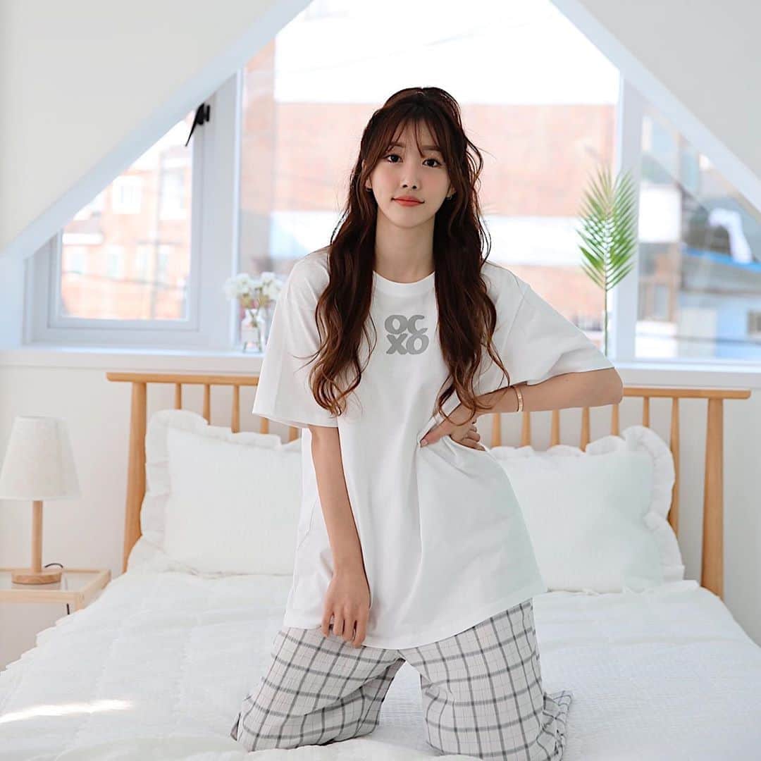 COCO さんのインスタグラム写真 - (COCO Instagram)「시즌 오프 10% 국내주문 @outx.o 10% off last stock!  only a few left of ocxo shirts! and only 3 sets of the pj sets left!!!! 😮  purchase at www.rilaccoco.com @zhzh_official」8月28日 10時21分 - rilaccoco