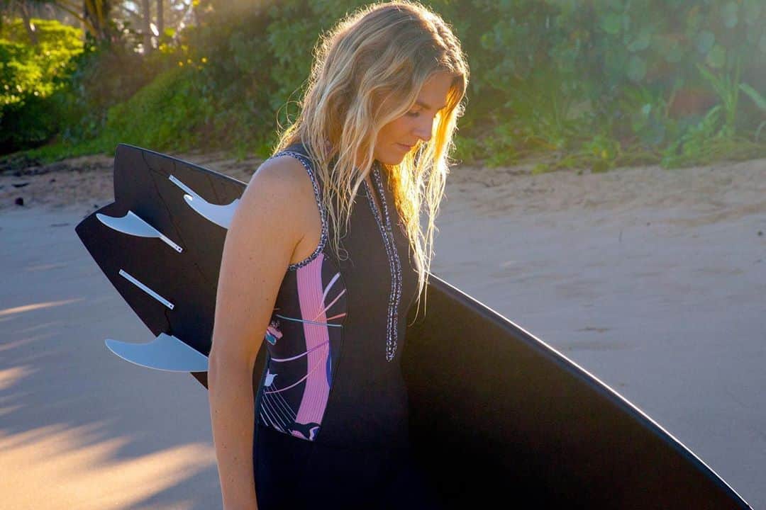 ロキシーさんのインスタグラム写真 - (ロキシーInstagram)「Eager to hit the waves with @stephaniegilmore's trademark style? The new #POPsurf collection is here! Tap the link in our bio for more」8月28日 10時26分 - roxy