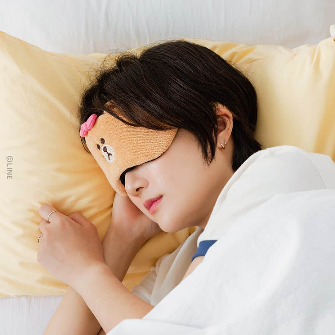 LINE FRIENDSさんのインスタグラム写真 - (LINE FRIENDSInstagram)「Double-sided Comfort BROWN & FRIENDS 2 in 1 Cushion ⠀ Turn the cushion inside-out to make a comfy neck pillow. Either way, it serves your needs! 💁 ⠀ ✔️Microbead fillings flexes your body contour ✔️Durable cover made of spandex fiber ✔️Hanging loop at top ⠀ Now at LINE FRIENDS COLLECTION, along with Headband & Sleep masks! 👉 Link in bio ⠀ #Inside #Neckpillow #Outside #FaceCushion #LINEFRIENDS #BROWN #CONY #SALLY #CHOCO」8月28日 10時31分 - linefriends