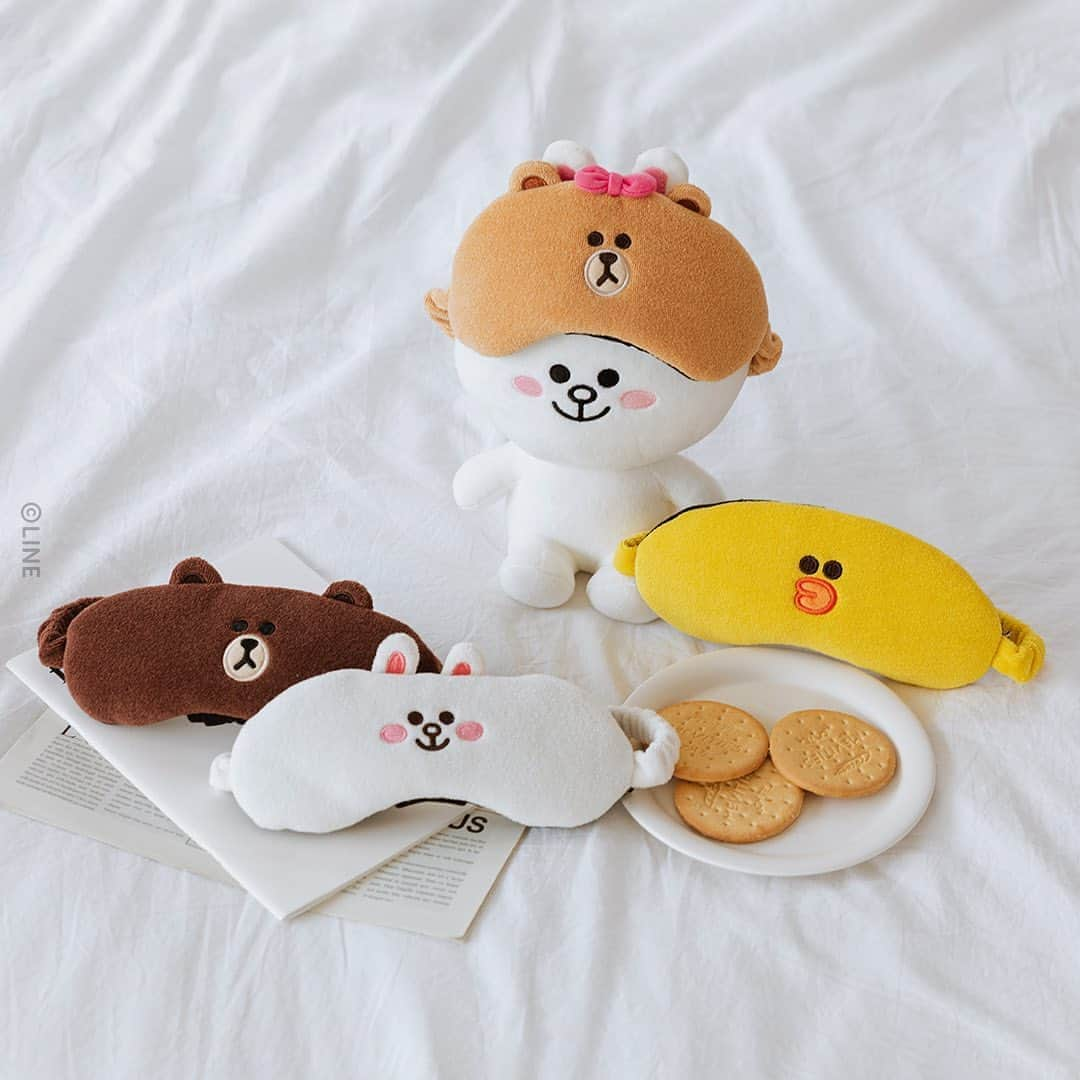 LINE FRIENDSさんのインスタグラム写真 - (LINE FRIENDSInstagram)「Double-sided Comfort BROWN & FRIENDS 2 in 1 Cushion ⠀ Turn the cushion inside-out to make a comfy neck pillow. Either way, it serves your needs! 💁 ⠀ ✔️Microbead fillings flexes your body contour ✔️Durable cover made of spandex fiber ✔️Hanging loop at top ⠀ Now at LINE FRIENDS COLLECTION, along with Headband & Sleep masks! 👉 Link in bio ⠀ #Inside #Neckpillow #Outside #FaceCushion #LINEFRIENDS #BROWN #CONY #SALLY #CHOCO」8月28日 10時31分 - linefriends