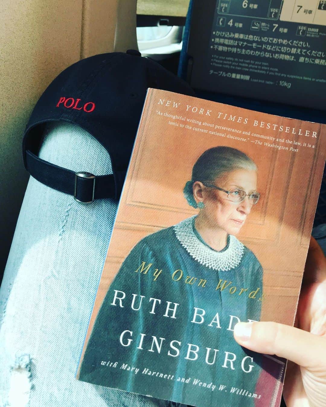 土井ケイトのインスタグラム：「#RBG #MyOwnWords so good. 旅のお供 heading to Osaka」