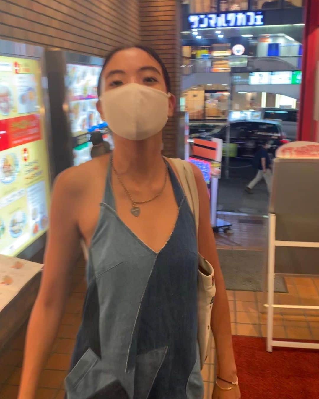 のインスタグラム：「🥵 暑っ」