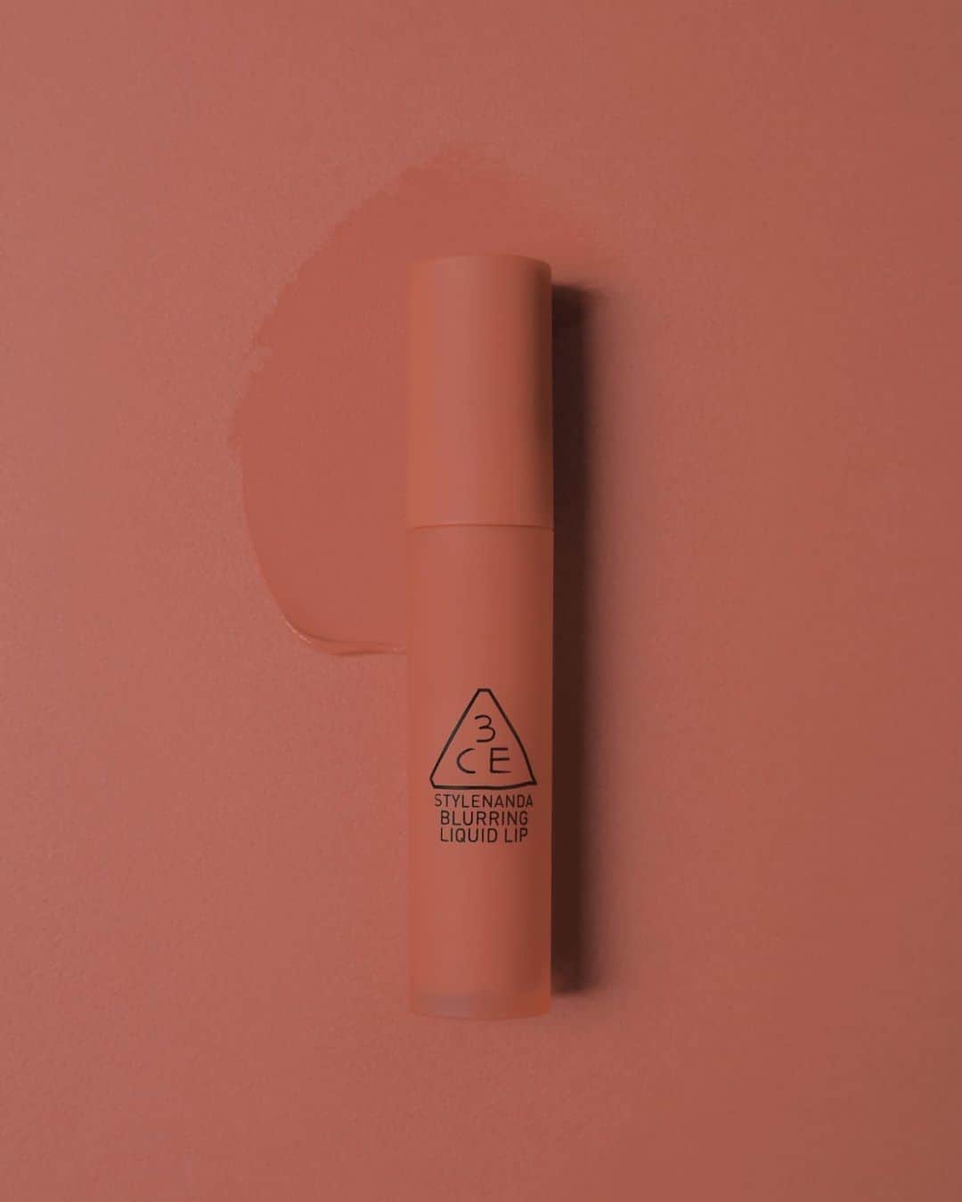3CE Official Instagramさんのインスタグラム写真 - (3CE Official InstagramInstagram)「#3CE_NEW 8월 24일 출시 3CE BLURRING LIQUID LIP #NUDE_SCENE 핑크 빛이 감도는 따뜻한 누드 핑크💋 #블러필터로 보정한 것처럼 베일에 싸인 듯한 립 메이크업을 만나보세요. - #3CE_NEW 2020/08/24 Launching 3CE BLURRING LIQUID LIP #NUDE_SCENE Warm&cozy nude pink color💋 Like apply #Blurfilter to lips, smoothly liquid lip with no space. #3CE #3CEBLURRINGLIQUIDLIP」8月28日 11時02分 - 3ce_official