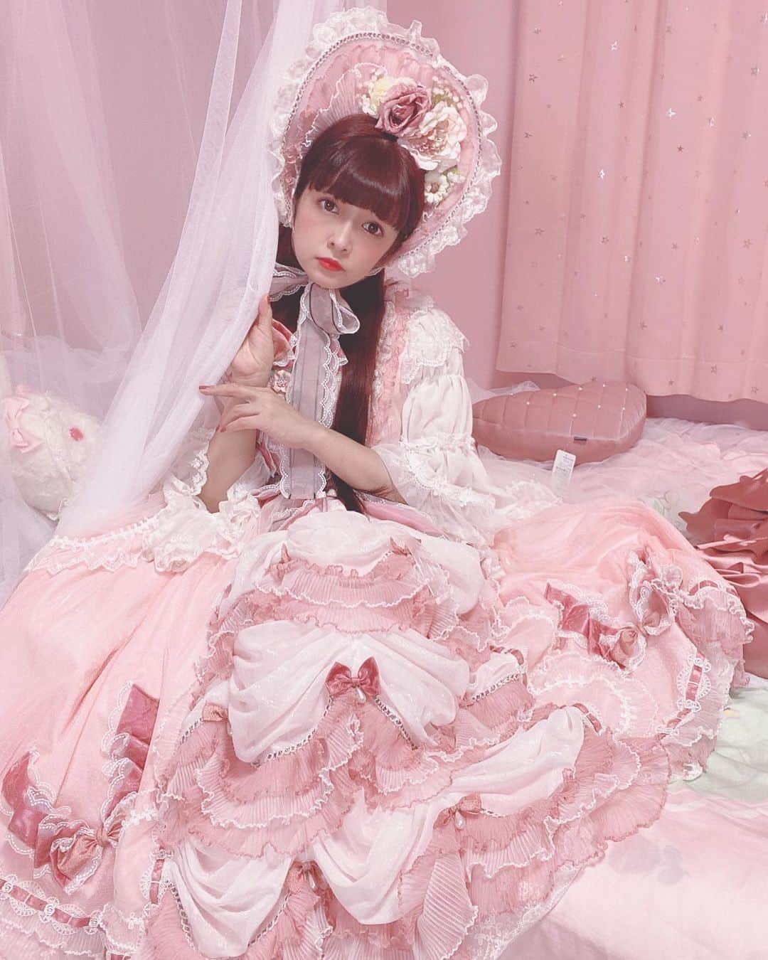 青木美沙子さんのインスタグラム写真 - (青木美沙子Instagram)「エルプレスさんの新作💓 ゴージャス❣️ ボンネットは無敵だねっ💓」8月28日 10時56分 - misakoaoki