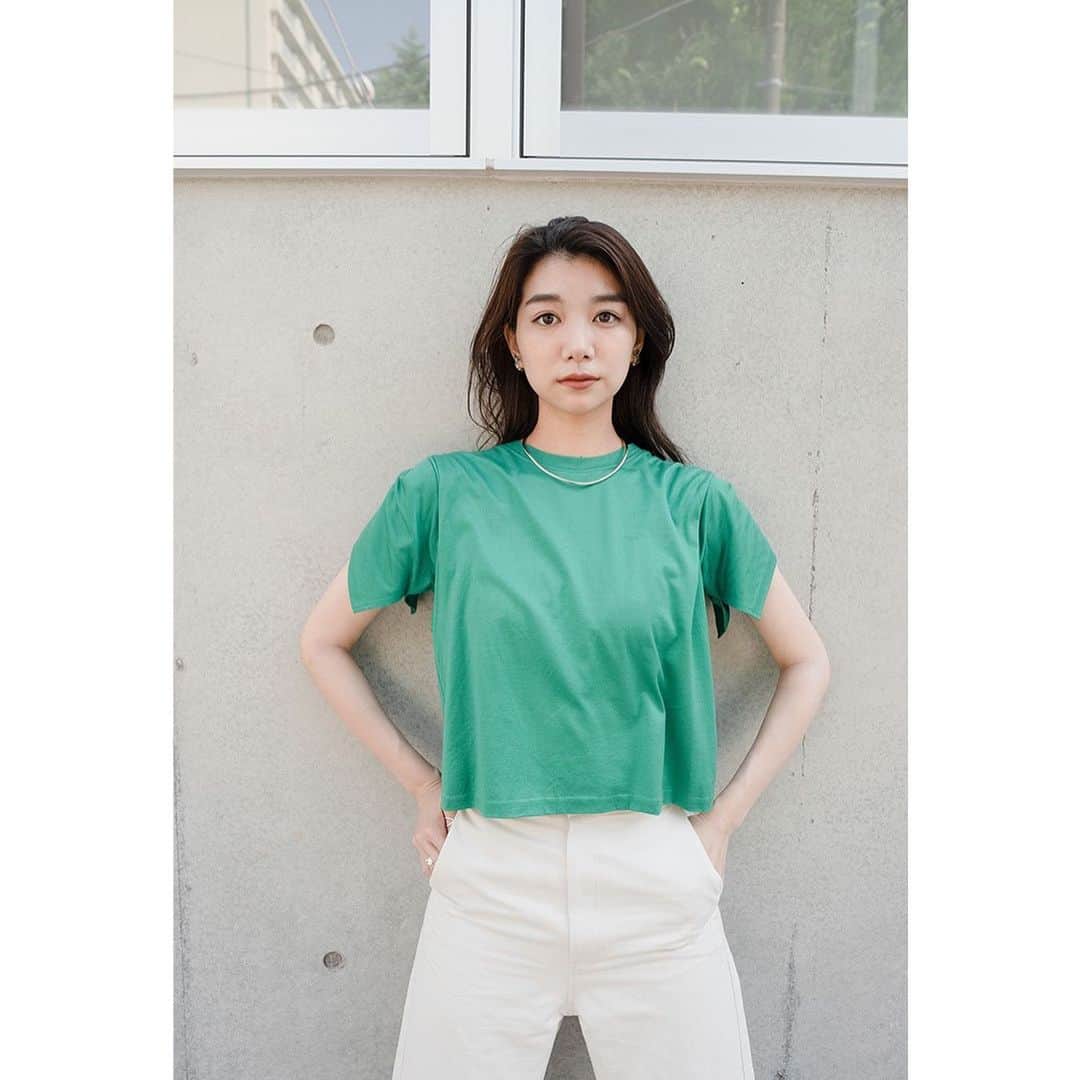 のインスタグラム：「. . ももこさんとの作品シリーズ📷🌱 phot&styling ☞ @umemiyoshi  model☞me . . . #作品撮り #グリーン #newlip #新色コスメ  #秋 #human #セントラル #ミシェルエンターテイメント #嬉嬉嬉」