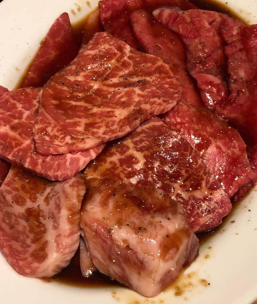 甘糟記子さんのインスタグラム写真 - (甘糟記子Instagram)「実家から戻って、お泊まりに来てくれたお友達と、五反田のまるは　@maruha_gotanda へ！  久しぶりのまるは(o^^o) いつも行こうとすると定休日で、やっとタイミングが合ったわ（笑）  息子殿はここの千枚刺しが大好きで、よく食べるんだよね〜(๑˃̵ᴗ˂̵)  私は豚バラキムチが何気に好きで、ハマってます(o^^o)  締めの冷麺も一緒に行った友達が大絶賛！！  沢山食べて幸せでした〜(//∇//)  #炭火焼まるは#まるは五反田#焼肉まるは#美味しい#豚バラキムチ#冷麺」8月28日 11時03分 - norihey924