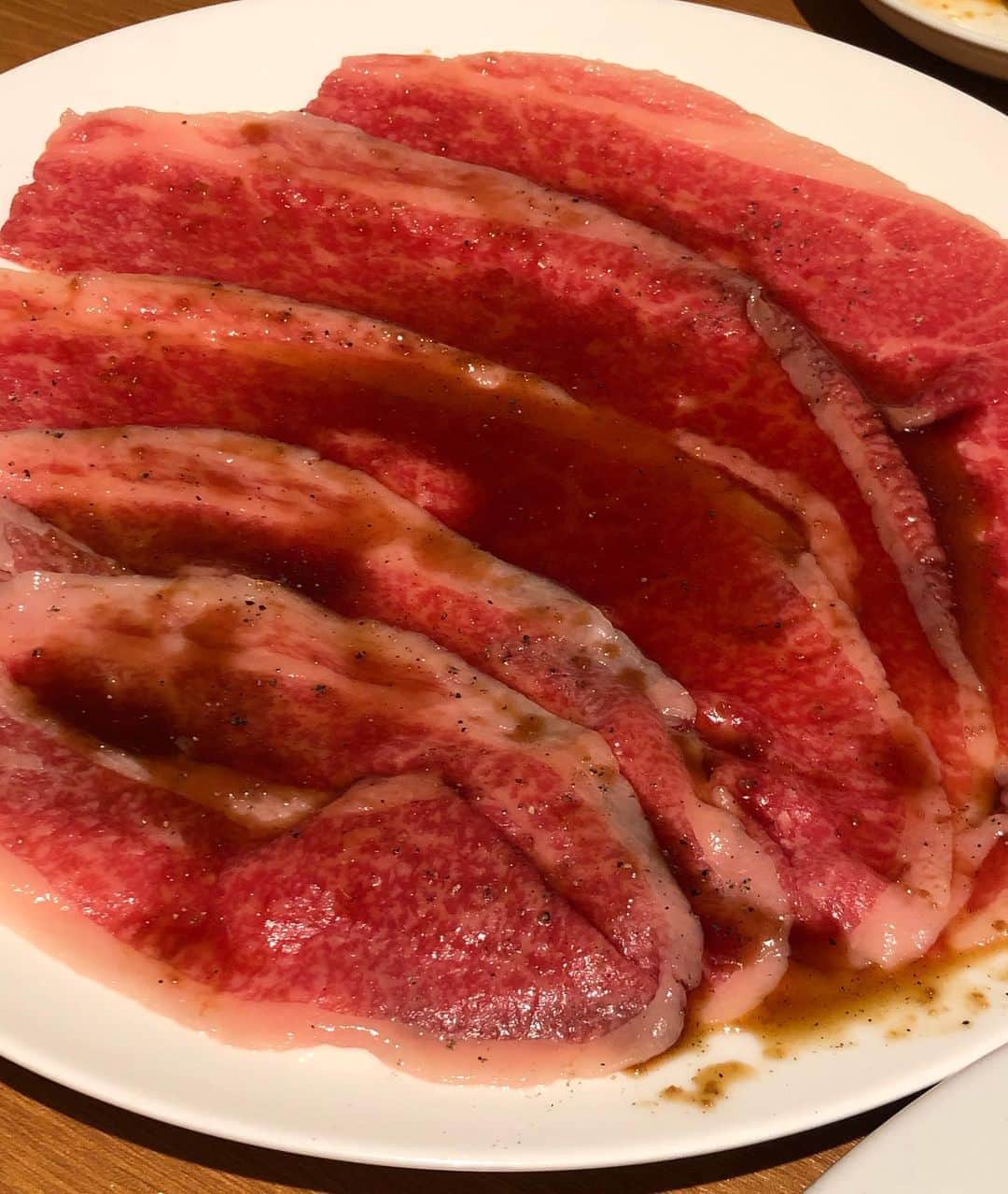 甘糟記子さんのインスタグラム写真 - (甘糟記子Instagram)「実家から戻って、お泊まりに来てくれたお友達と、五反田のまるは　@maruha_gotanda へ！  久しぶりのまるは(o^^o) いつも行こうとすると定休日で、やっとタイミングが合ったわ（笑）  息子殿はここの千枚刺しが大好きで、よく食べるんだよね〜(๑˃̵ᴗ˂̵)  私は豚バラキムチが何気に好きで、ハマってます(o^^o)  締めの冷麺も一緒に行った友達が大絶賛！！  沢山食べて幸せでした〜(//∇//)  #炭火焼まるは#まるは五反田#焼肉まるは#美味しい#豚バラキムチ#冷麺」8月28日 11時03分 - norihey924