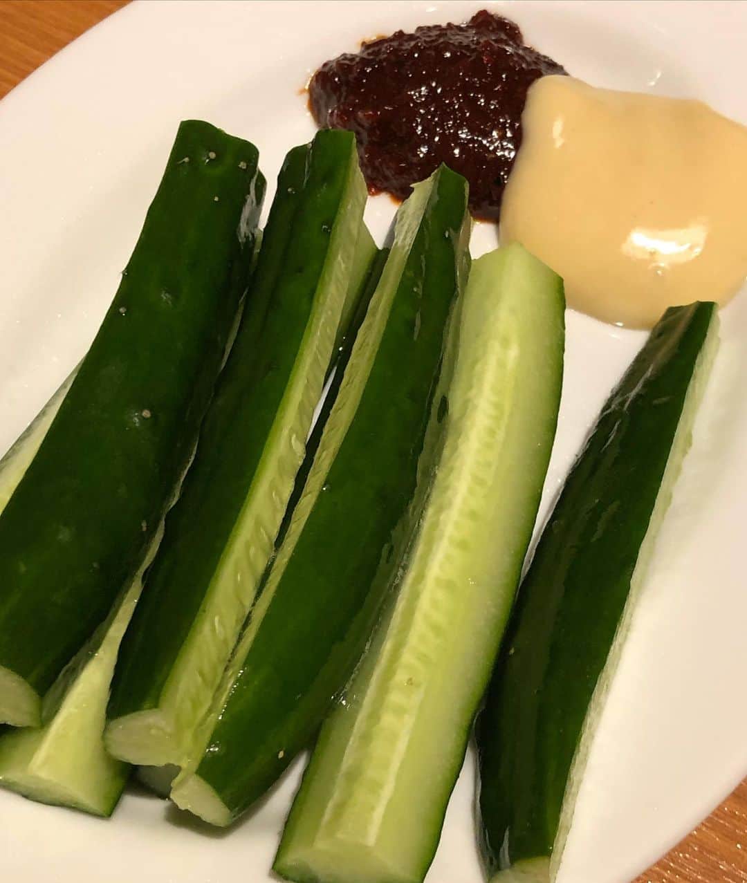 甘糟記子さんのインスタグラム写真 - (甘糟記子Instagram)「実家から戻って、お泊まりに来てくれたお友達と、五反田のまるは　@maruha_gotanda へ！  久しぶりのまるは(o^^o) いつも行こうとすると定休日で、やっとタイミングが合ったわ（笑）  息子殿はここの千枚刺しが大好きで、よく食べるんだよね〜(๑˃̵ᴗ˂̵)  私は豚バラキムチが何気に好きで、ハマってます(o^^o)  締めの冷麺も一緒に行った友達が大絶賛！！  沢山食べて幸せでした〜(//∇//)  #炭火焼まるは#まるは五反田#焼肉まるは#美味しい#豚バラキムチ#冷麺」8月28日 11時03分 - norihey924