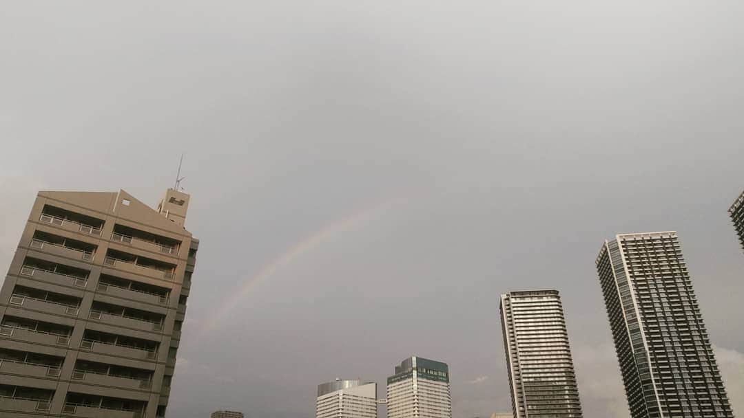 松坂南さんのインスタグラム写真 - (松坂南Instagram)「とある日。  うっすら虹🏳️‍🌈  #lovethesky」8月28日 11時04分 - minami_matsuzaka