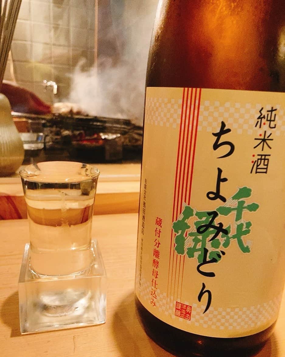 佐藤千晶のインスタグラム：「日本酒備忘録  ※写真整理中。今まで呑んだ日本酒で美味しかったものをアップしています。  #ちよみどり #千代緑 #奥田酒造店 #秋田県 #純米酒 #日本酒 #備忘録 #sake」