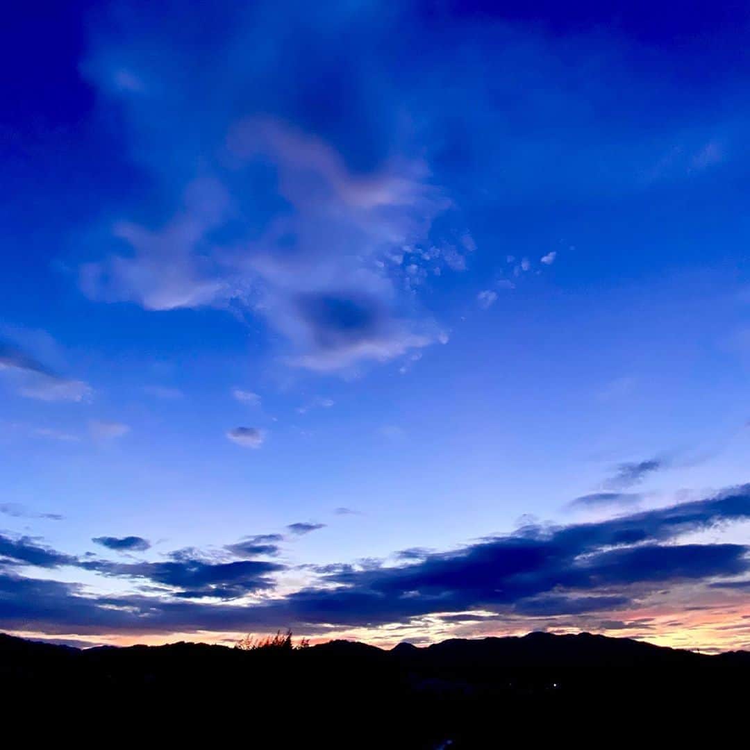 GEN3 Owlのインスタグラム：「何気なく撮った空がパタゴニアみたい。またキャンプ行きたいな・・・ The sky picture I took is like Patagonia.  I want to go camping again...  #camp #patagonia #outdoor #sky #キャンプ #パタゴニア #アウトドア #空」