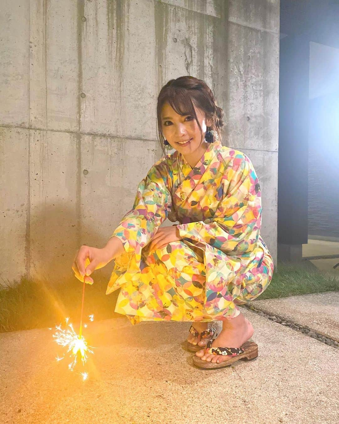 本谷紗己さんのインスタグラム写真 - (本谷紗己Instagram)「ゆるっと花火配信🎆をたのしみました🌟 みなさんからのコメントで お話ししながらとっても楽しかったです🥰 夏のおわりを一緒に過ごしてくださってありがとうございました✨ これからもたくさん配信していきますので見守っていただけるとうれしいです🥰 いつもありがとうございます✨✨ 旅館でこんなかわいい浴衣着れたら テンションあがりますよね🥰🥰🥰  #youtube  #浴衣　は　#旅館用浴衣 #用意してくださったのは @textile_wakayama さん ありがとうございます👘❤️ #本谷紗己」8月28日 11時48分 - sappyon38