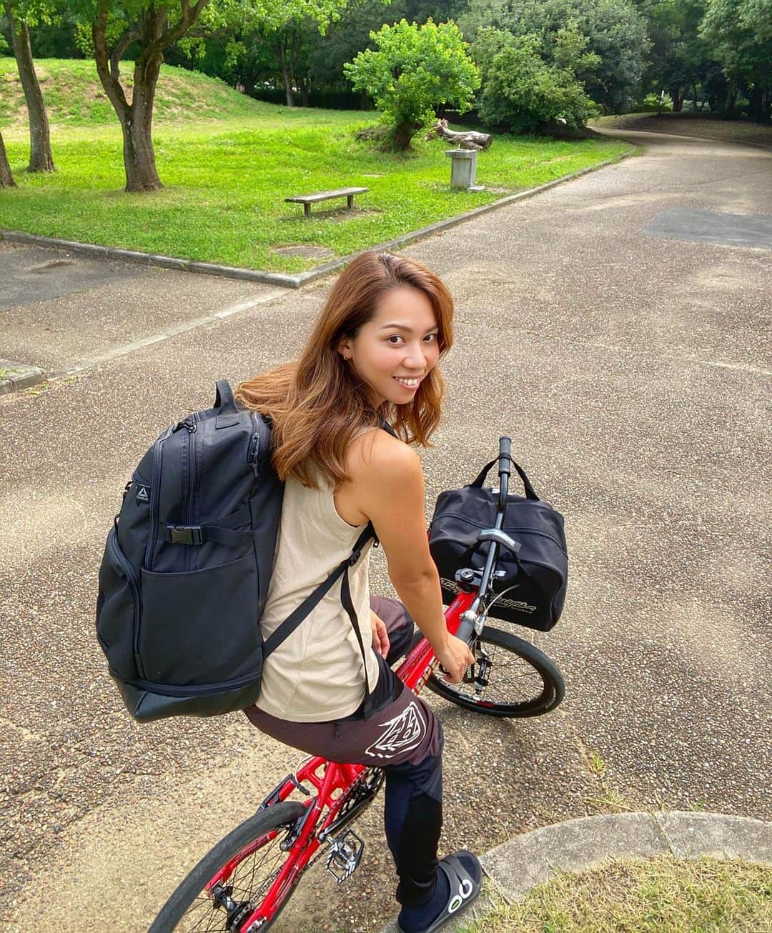 飯端美樹のインスタグラム：「少し体重を落としたくて、ランニングしたりトレーニングも工夫してるけど、やっぱりBMX乗るのが一番効果あると思う👌🏽 BMXに限らず、自転車乗るとヒップアップにもなるしね🍑 改めて、女の人にこそ始めて欲しいスポーツだと実感💛 #bmxlife」