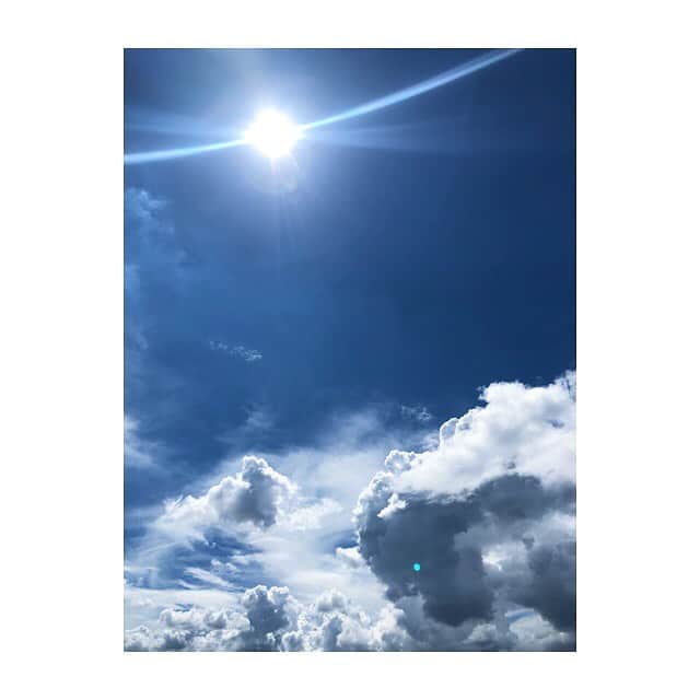 宇藤えみさんのインスタグラム写真 - (宇藤えみInstagram)「昨日の雲。 飛行機の上から見ているような雲でした☁️ あのあたりは雨で虹が出るんだろうなぁーと思っていたら、いろんなインスタで虹が見れた🌈 #夏の雲」8月28日 11時59分 - emiuto