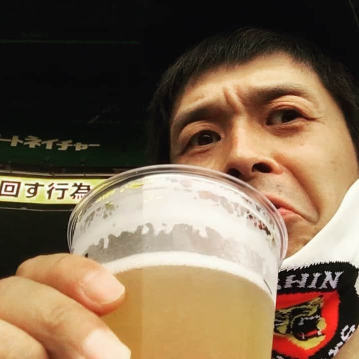 山田スタジアムのインスタグラム：「聖地初参戦！ サンズ選手逆転スリーラン！小幡選手プロ初ヒット！3連勝5割復帰で負ける気がせんわ！  #阪神タイガース #甲子園球場 #サンズ #小幡 #ユニオン工業 #マウスカバー #5000人 #雨柳さん」