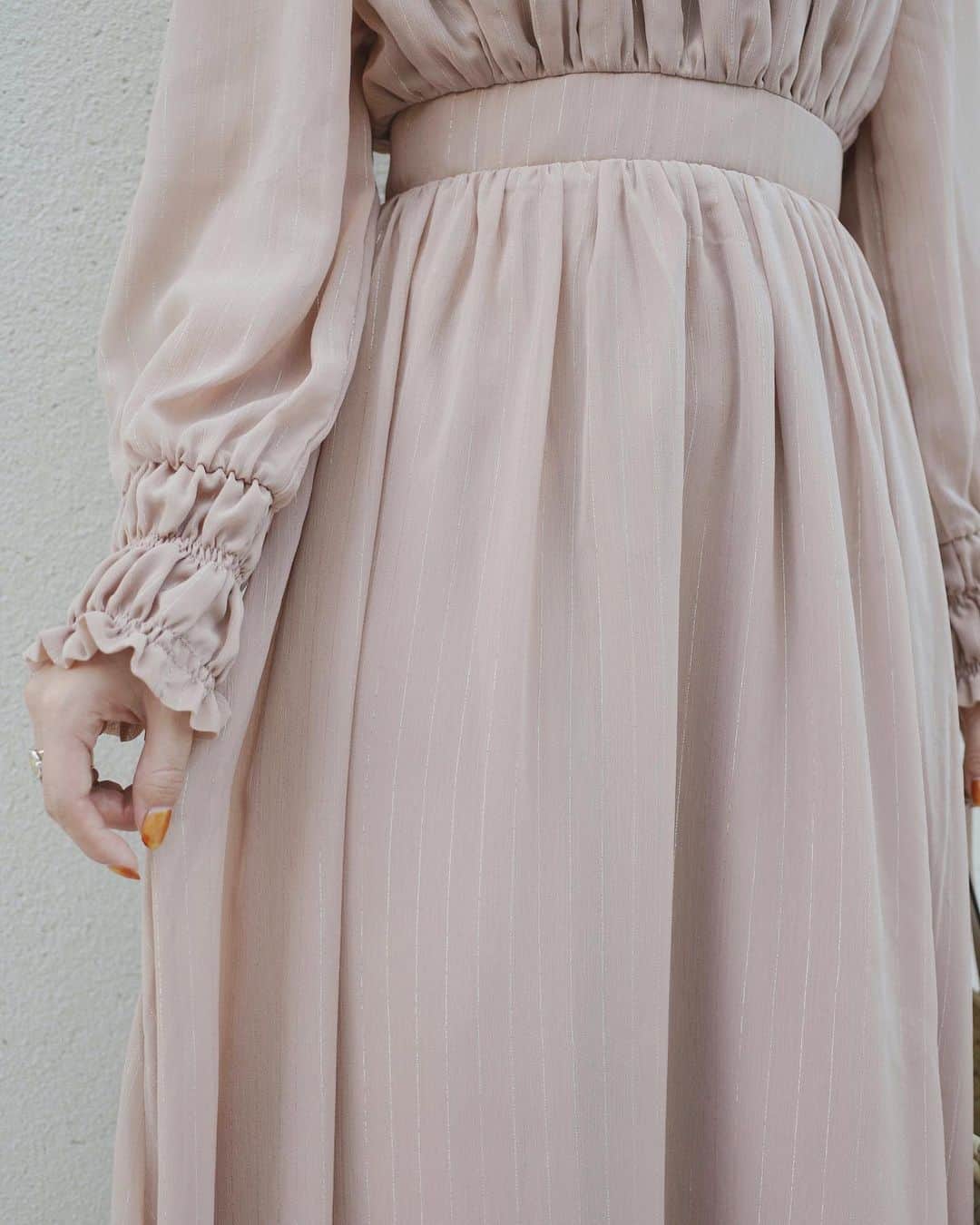 前田希美（まえのん）さんのインスタグラム写真 - (前田希美（まえのん）Instagram)「#のんの私服 です。 N WITH.新作ワンピ。 (beige/black)の2色展開で ￥6,990です☺︎︎  上品で清楚な ワンピースを作りました。 袖がシアーになっていて 女性らしいデザインに♡  発売日までお楽しみに。  #のんの私服 #code #fashion #nwith  #エヌウィズ #nwithcode #onepiece」8月28日 12時14分 - maeda_nozomi