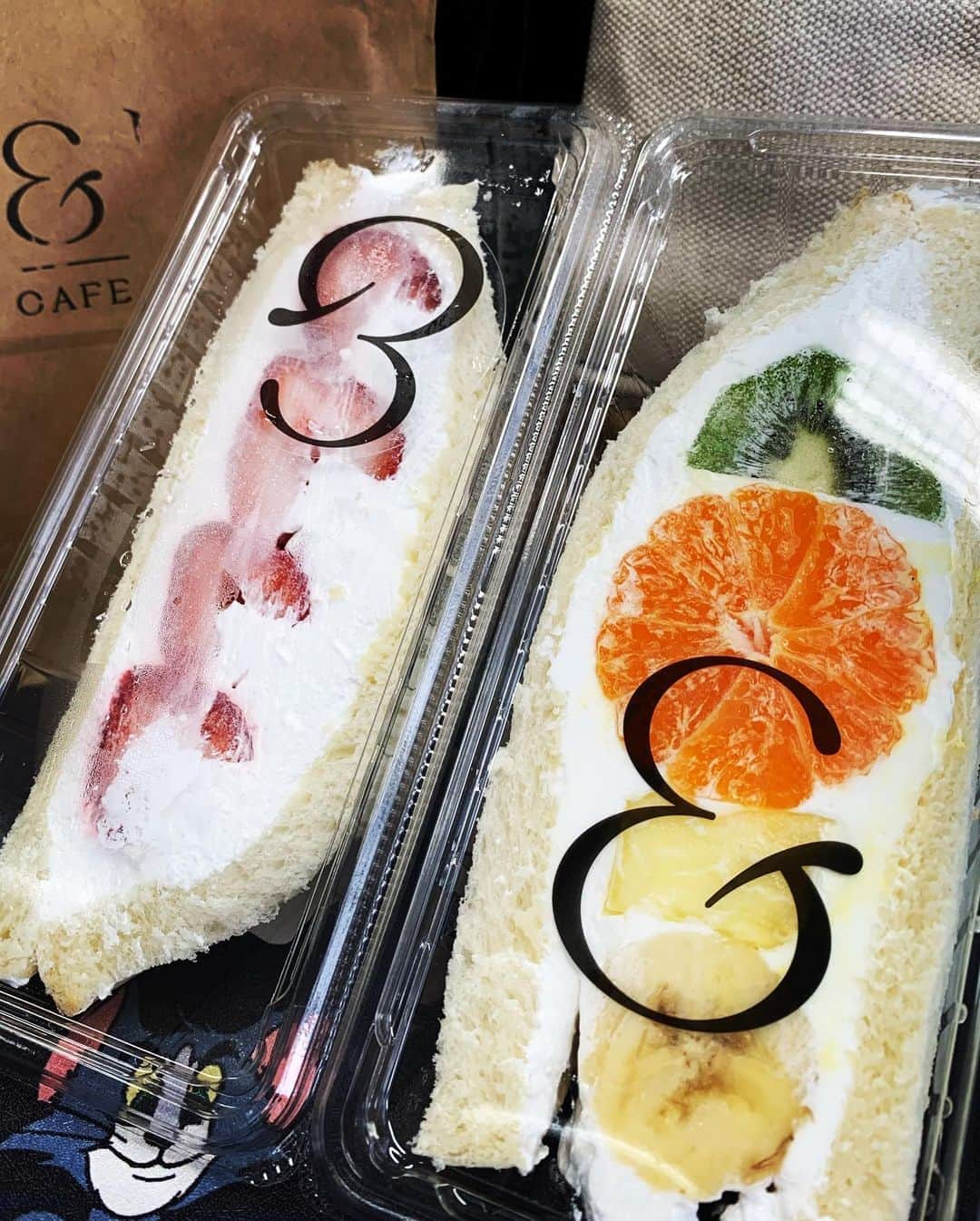 上村知世さんのインスタグラム写真 - (上村知世Instagram)「暑い時はフルーツ！！ 大人気のフルーツサンドをぺろりw &CAFE が期間限定でラブラに出店中♫ 買い物ついでに吸い寄せられましたw 8月31日までだそうな！ #&cafe #アンドカフェ新潟 #フルーツサンド #fruits #sandwich #ラブラ万代」8月28日 12時15分 - tomose0207