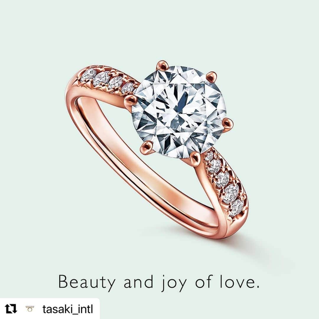 j_paris_bridalさんのインスタグラム写真 - (j_paris_bridalInstagram)「#Repost @tasaki_intl with @make_repost ・・・ Savour your moment of pure happiness with TASAKI's bridal jewellery. "PIACERE Solitaire pavé" ringーsymbolizes the moment of joy of the loving couple. #TASAKI #TASAKIbridal #TASAKIPIACERE #TASAKIdiamond #diamond #SAKURAGOLD #engagementring #wedding #bridal #Junebride」8月28日 12時18分 - j_paris_bridal