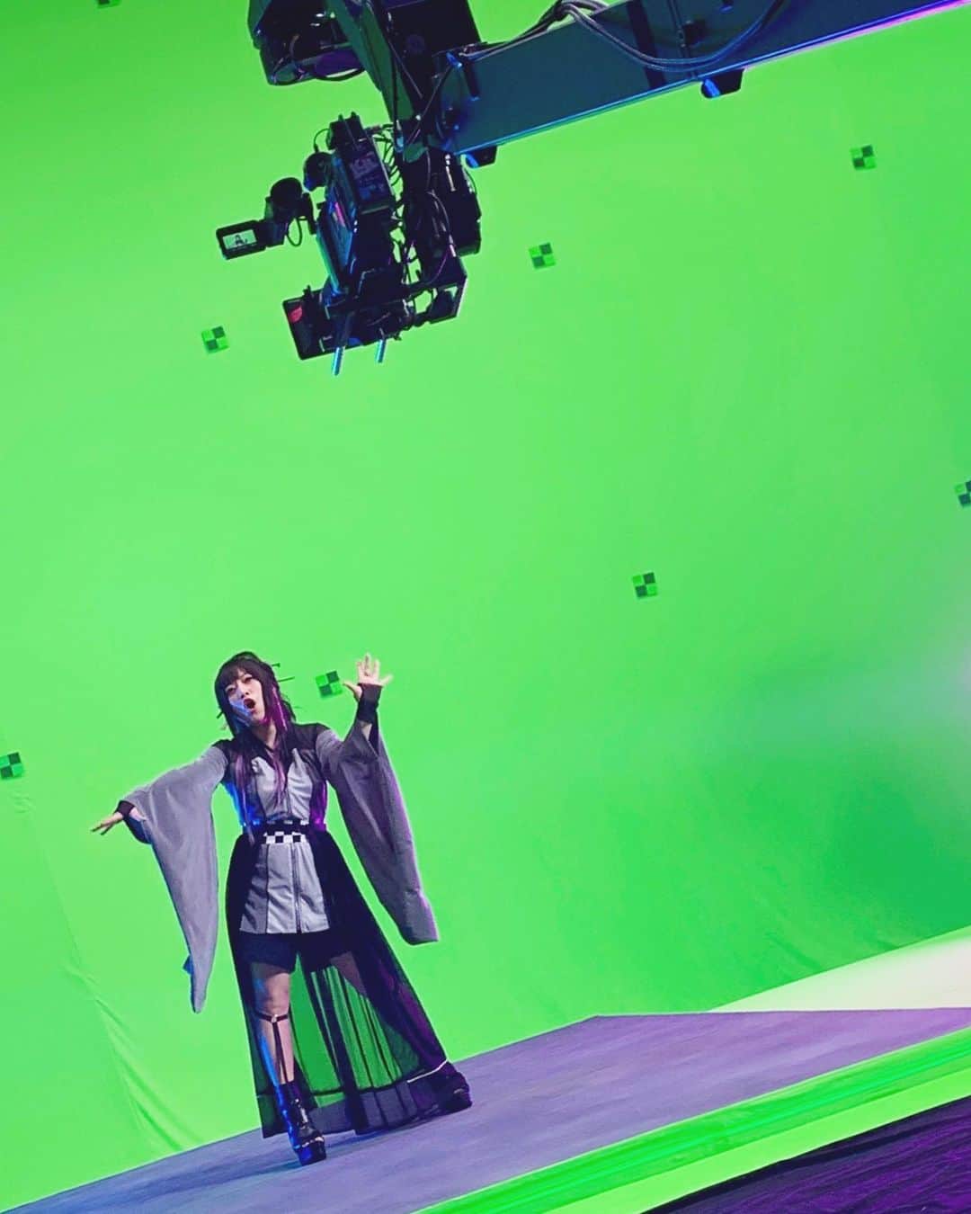 鈴華ゆう子のインスタグラム：「Wow Wow Wow Wow!!のmusic video撮影の瞬間！ New song is "Singin' for..."Check it out! #wagakkiband #yukosuzuhana #和楽器バンド #鈴華ゆう子」