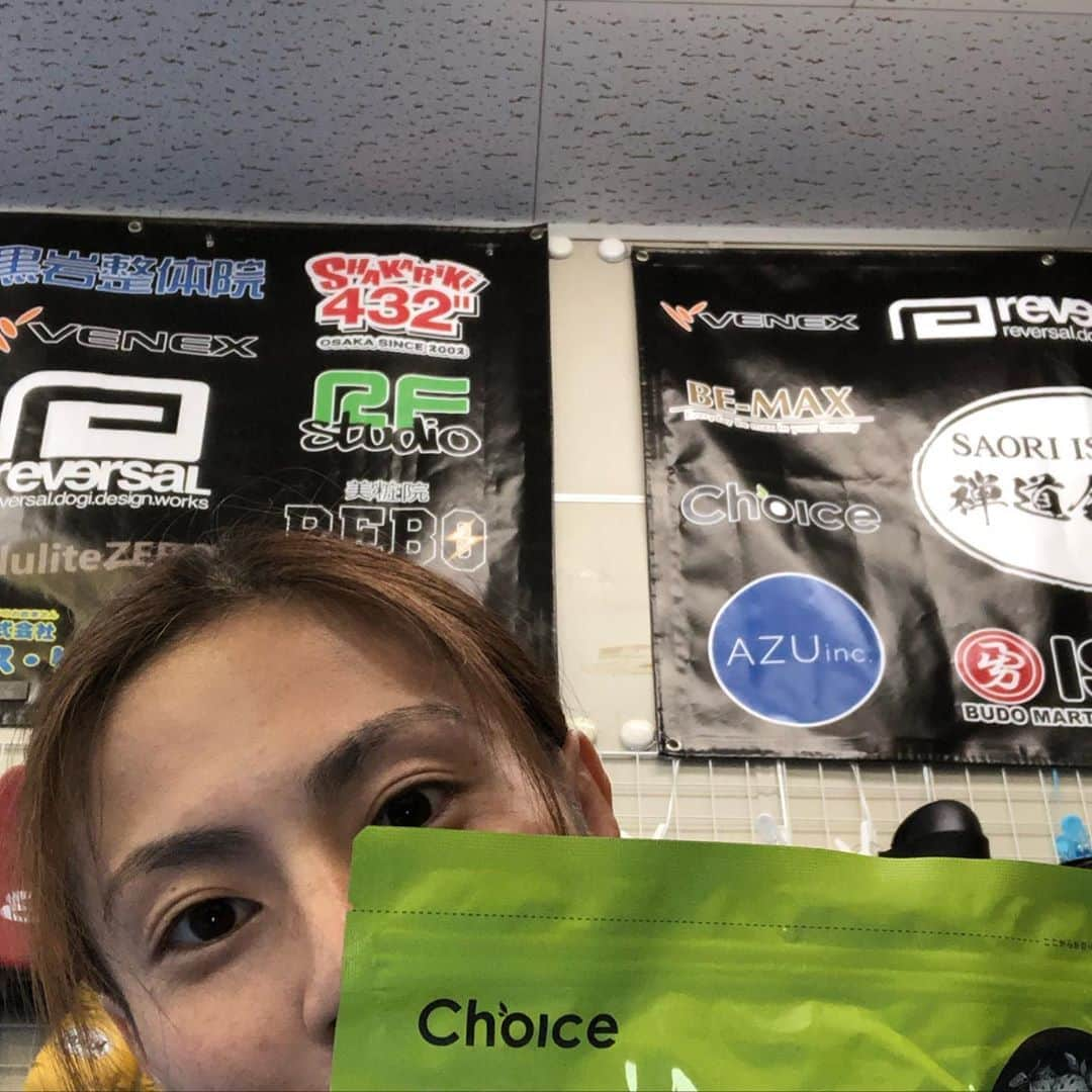 石岡沙織さんのインスタグラム写真 - (石岡沙織Instagram)「@choice.protein  今週は週6練習💪(今日と明日も入れて) なんやかんや疲れてるので、しっかりタンパク質も補給して😆🙌 . 本当に疲れた後の癒しの #ゴールデンホエイストロベリー 味🍓が美味しい😍 . 朝飲む日はコーヒー味☕️ 少し甘いので、ブラックコーヒーでシェイクすると、サイコー☕️ #チョイスプロテイン #ゴールデンホエイ #プロテイン」8月28日 12時31分 - saori_ishioka_mma