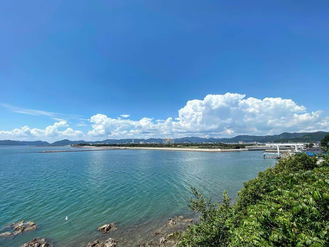 祥吉さんのインスタグラム写真 - (祥吉Instagram)「赤穂御崎12時過ぎの空 まだまだ夏空  皆様 夏バテ 熱中症に気をつけてお過ごしください  今日も素敵な一日を☆*:.｡. o(≧▽≦)o .｡.:*☆  #播州赤穂 #赤穂 #赤穂御崎 #赤穂温泉 #赤穂温泉祥吉 #潮彩きらら祥吉 #祥吉 #瀬戸内海 #海 #空 #雲 #晴天 #夏空 #温泉 #旅館 #旅行 #ドライブコース」8月28日 12時55分 - akoshokichi