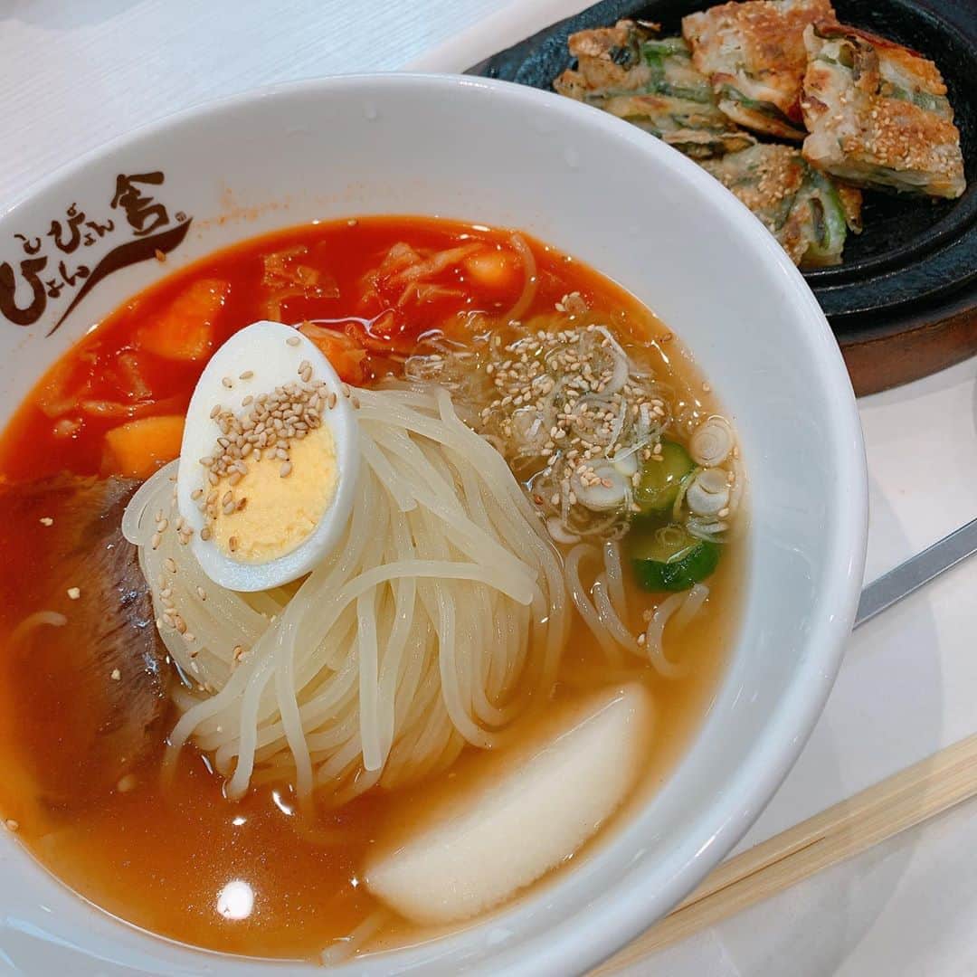 のインスタグラム：「おつかれーめん♡ #ぴょんぴょん舎#冷麺#特辛」
