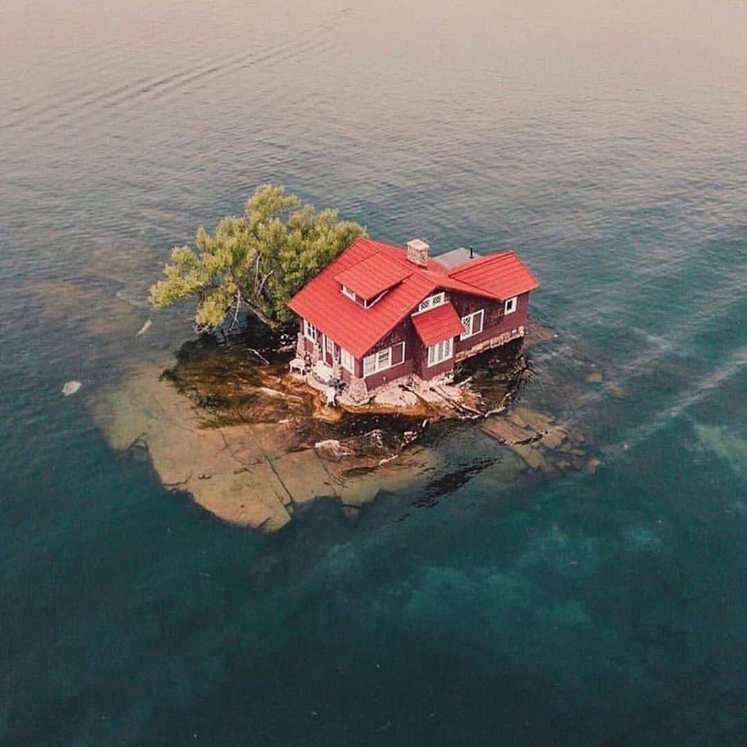 Wet Sealのインスタグラム：「Just, wow. Who would want to stay here?!」
