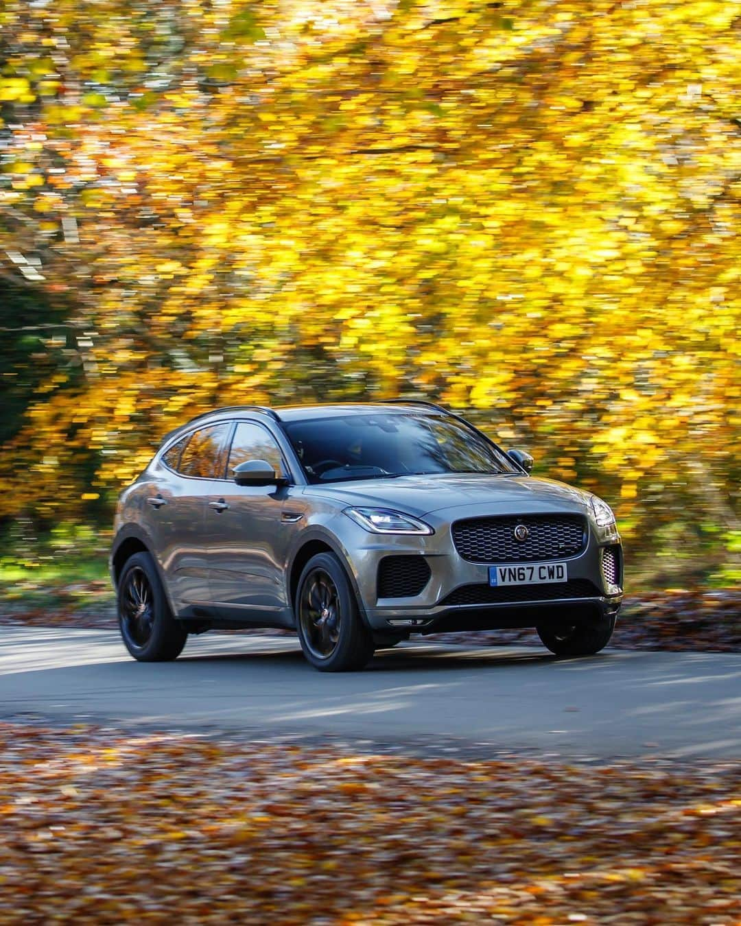 Jaguarさんのインスタグラム写真 - (JaguarInstagram)「Confidence in every corner.   #Jaguar #EPACE #AWD #Premium #Luxury #Compact #Performance #SUV #InstaCar #CarsofInstagram」8月28日 23時58分 - jaguar