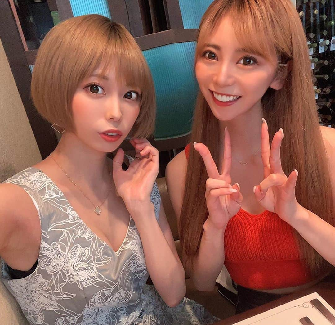 星川凛々花 （仁美まどか）のインスタグラム：「海老最高🦞🦐🦞🦐﻿ ﻿ 美鈴ちゃんがデビュー記念日乾杯シャンパン頼んでてらくれてたの💓🥂うれしい（＾∇＾）﻿ ﻿ 8/25を迎え9年目となりました💓﻿ これからもよろしくね🌏？﻿ ﻿ #ランチ﻿ #銀座﻿ #マダムシュリンプ東京﻿ #海老専門店﻿ #川菜美鈴﻿ #星川凛々花　﻿ #星川凜凜花　﻿ #AV女優　﻿ #セクシー女優　﻿ ﻿」