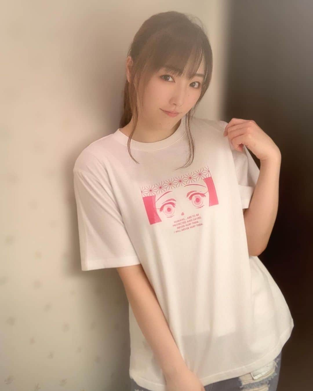 譜久村聖さんのインスタグラム写真 - (譜久村聖Instagram)「GU×鬼滅の刃 コラボTシャツゲット‪ - ̗̀ ♡ ̖́-  大好きな禰豆子💗🎋 禰豆子の目が好きなんだᵕ̈*  気になる後ろには KIMETU NO YAIBAの文字が🌊⚔✨  この間聞いた時パンツ派の方が多かったかなー？と思ったので 下はデニムパンツにしました😆  #GU #GUコーデ #Tシャツ #鬼滅の刃 #竈門禰豆子 #pink #鬼滅熱 #凄い #morningmusume20 #モーニング娘20 #譜久村聖」8月28日 22時33分 - mizuki_fukumura.official