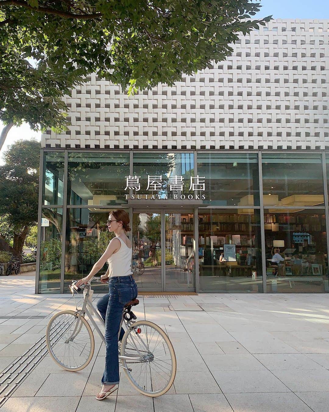工藤はるかさんのインスタグラム写真 - (工藤はるかInstagram)「絶対乗らないからやめや！という みんなの反対を押し切って自転車買いました🚲笑 ㅤㅤㅤㅤㅤㅤㅤㅤㅤㅤㅤㅤㅤ 上京した頃ぶりの自転車🙊 もうすでに可愛くてかわいくて愛着が🤲🏻 これからよろしくね相棒♡ ㅤㅤㅤㅤㅤㅤㅤㅤㅤㅤㅤㅤㅤ @tokyobike_jp  ㅤㅤㅤㅤㅤㅤㅤㅤㅤㅤㅤㅤ」8月28日 22時25分 - har_326