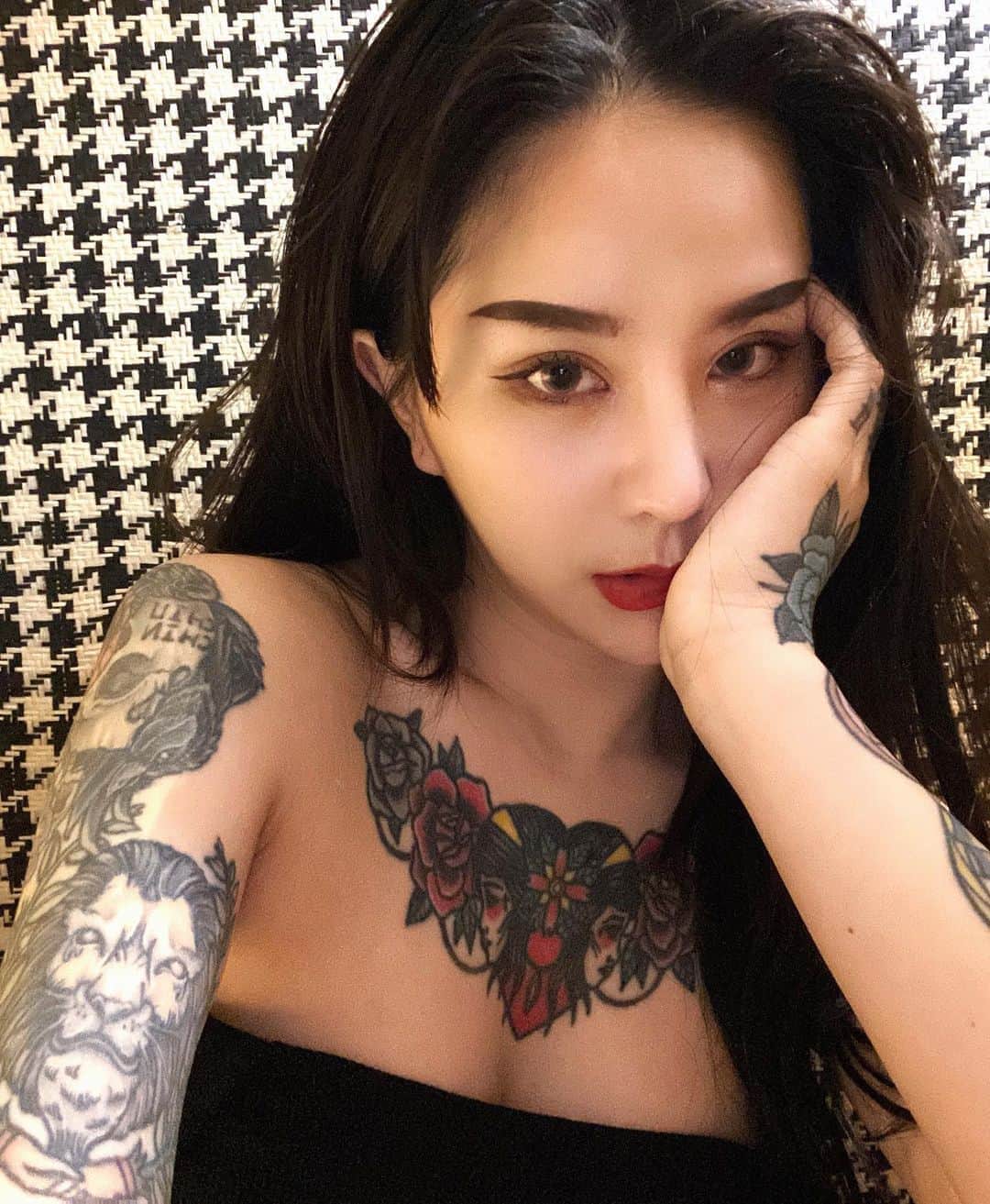 Abby Chenのインスタグラム：「在期待別人看見你之前 必須懂得先投資自己 隨時準備好」