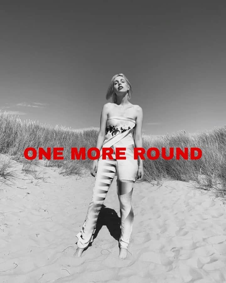 リアンヌのインスタグラム：「“One More Round” is out now!  Written, arranged and instruments played by me ❤️ Mixed beautifully by @rollorws @crouchendstudios！Link in BIO!  今日新しいシングル「One More Round」がリリースされました！全部一人で作曲、作詞、編曲、弾き語りとレコーディングby Me! ミックスby @crouchendstudios 是非聴いてください！」