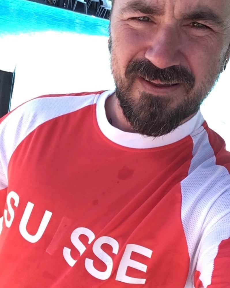ジャンポールレスパナールのインスタグラム：「. Athens thank you for being so kind with me. Thanks you so super much @alibenlotfithabet for this EXTRAORDINARY T-shirt found in a one euro shop AS IT IS 😂」