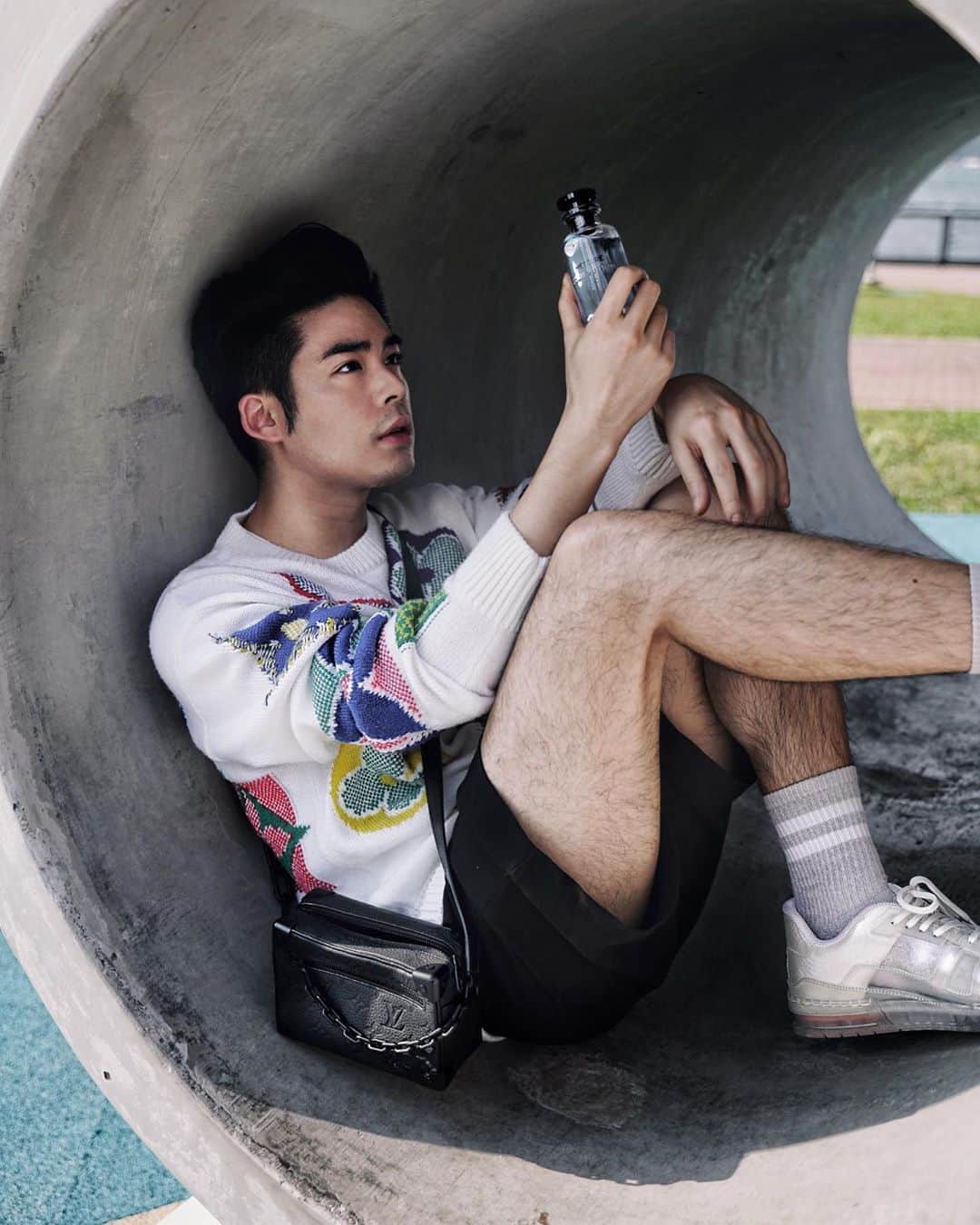 Christoffer Chengのインスタグラム：「Be the one who can bring light and energy in a pitch black sky, and one who helps make people’s wishes come true 💙 The Météore - New men’s fragrance from @louisvuitton @louisvuitton #LVParfums #LouisVuitton」