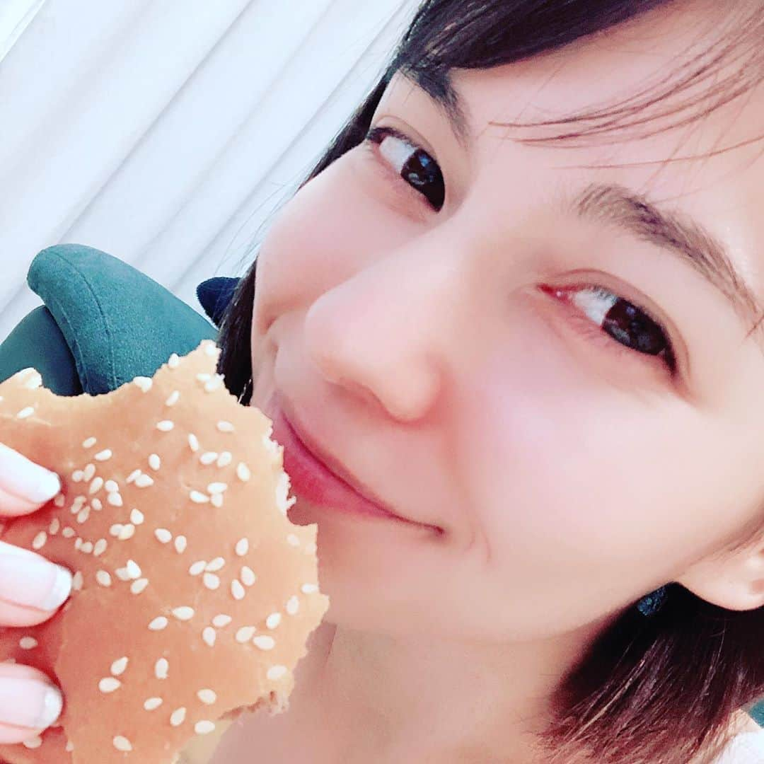 リンさんのインスタグラム写真 - (リンInstagram)「#人生色々 #あるけれど #僕はビッグマックを食べた #そして #元気 🍔🍟」8月28日 22時45分 - lynn.06.01