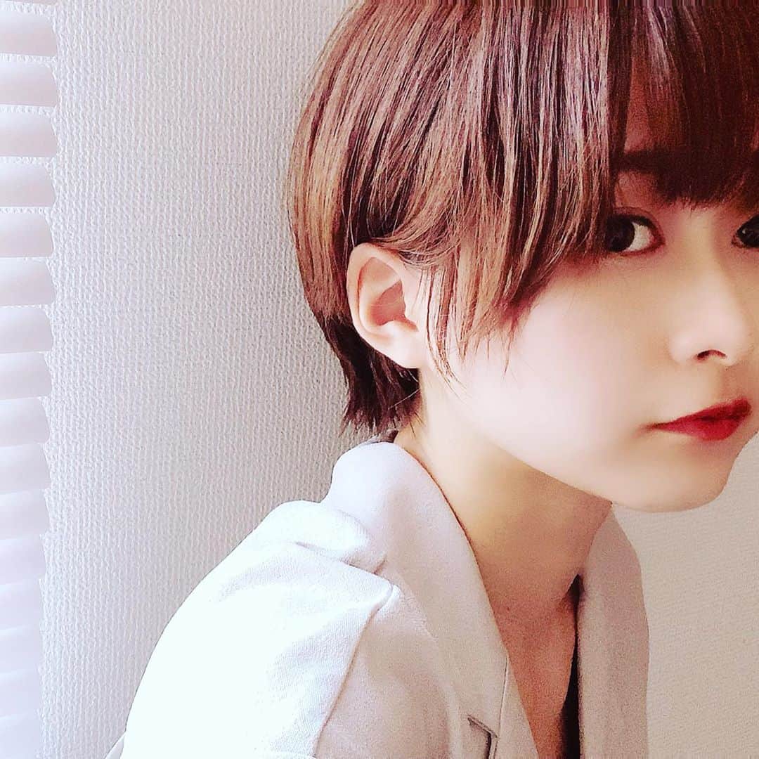 河瀬茉希さんのインスタグラム写真 - (河瀬茉希Instagram)「全然投稿してないなと思って投稿したけど、自分の顔ドアップはさすがに恥ずかしいですね。 久しぶりに前髪作りました。」8月28日 23時01分 - chan_maki_kawase