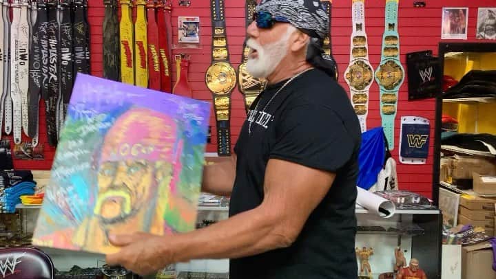 ハルク・ホーガンのインスタグラム：「💰BIDDING ENDS TODAY💰 We have this  Signed Painting🎨up for auction to help our boy JASWINDER SINGH @jasisart .... Dm 📩 (Bid is at 350$)@hogansbeachshop bid ends Friday.  __________________________________________________ -JASWINDER SINGH  Many people have have asked me this year my thoughts about working on #artforacause project with Hulk Hogan THANKS TO Ron Howard. When, I was a young child, I struggled with health, I struggled with  school subjects like math. I did not give up. what got me through struggles was the Arts.  I would do my homework starting on the bus, save up 45 minutes so i would not miss watching my favorite wrestler still to this day Hulk Hogan.   He was even the one main pro wrestler i sketched in between homework. Fast forward to 2015 i finally met this larger then life superhero, not only that but even had him sign my painting of him YEARS in the making, as my original piece was stolen, which made me motivated to create one bigger and better. Moving a head, got a chance to go to hogans beach shop made a video in the store finally met Ron Howard, as we were talking for a while already. Then we talked a bit after and ron came up with the idea, that was in my heart all along that I would create a fresh new painting, and hulk hogan would sign we would donate to charity.   This one idea from Ron Howard puts together everything I am passionate about charity wrestling and art. Time is of the highest value to me Ron Howard took the time to set it up and hulk hogan spent time to help me give back. All I ever wanted was one chance one opportunity to make a difference, so many have done that for me,  with #artforacause  i hope to capture my CHANCE.  #GRATEFUL  FILLED WITH #GRATTITUDE  for each and every person along with me on this journey we call life.  Sincerely   JASWINDER SINGH」