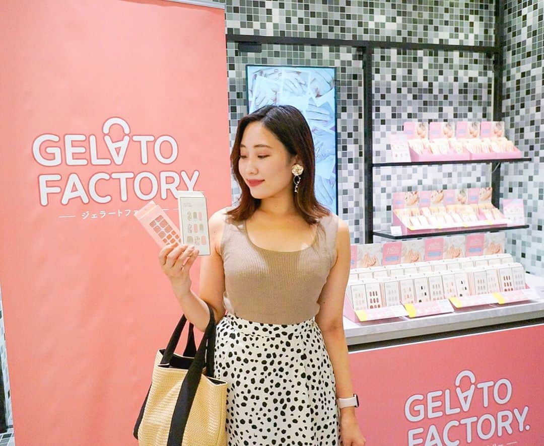 のインスタグラム：「💅✨💅✨💅✨💅✨💅﻿ ﻿ 💓GELATO FACTORY💓﻿ @gelatofactory_jp ﻿ ﻿ 今話題の貼って削るだけの﻿ ジェルネイルシール‼️﻿ 渋谷のスクランブルスクエアで﻿ ポップアップをやっていたので﻿ 行ってきました❣️﻿ ﻿ ずっと気になってたから購入した✨﻿ 購入前にお試しもできたから﻿ 気になる人はぜひ行ってみてね💓﻿ ﻿ 9/2までやってるみたい💪﻿ 動画も載せてるからみてね⏩﻿ ﻿ ＊﻿ ＊﻿ ＊﻿ ﻿ #gelatofactory #gelnails #nails #shibuya #shibuyascramblesquare #scramblesquare #ジェラートファクトリー #ジェルネイルシール #ネイルシール #渋谷 #渋谷スクランブルスクエア #スクランブルスクエア #ポップアップショップ #セルフネイル #簡単ネイル #ネイル動画 #コスメ垢 #美容垢 #韓国コスメ #ネイル #guコーデ #gu購入品 #ネイルデザイン」