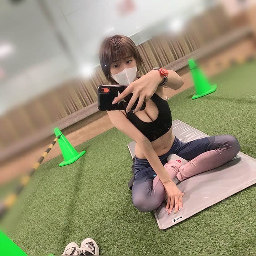 ななせ結衣のインスタグラム：「今日はプールで泳いで ジムで筋トレしたよ💪🔥 . 久しぶりに泳いだんだけど 25mで息上がって 体力のなさに落ち込んだ😔😔😔 . . マスクにリップついてる💄  #ジム #ジム女子 #ジムウェア  #ジム活 #zym #헬스 #健身房  #健身房的日子 #일본여행  #gravureidol  #グラビア  #sexy #sexyhot #asian#asianbeauty  #ig#ig_japan#igers #性感內衣 #内衣 #泳衣  #泳衣系列  #얼스타그램 #일본 #섹시 #일상 #소통  #赞 #粉我 #性感的」