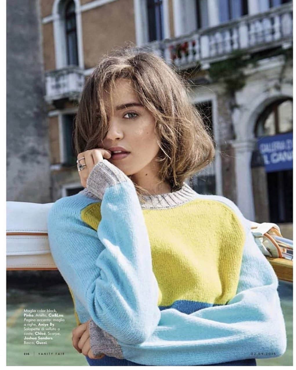 マチルダ・ルッツのインスタグラム：「Colors and canals. VENEZIA #tb to one of my favorite shoots with @pamela_hanson and @sgambaccini for @vanityfairitalia」